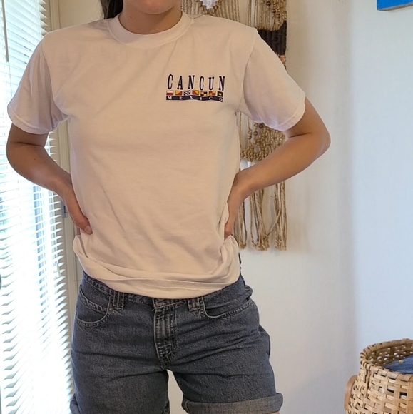 《Vintage Cancun super soft 100% cotton t-shirt》 - Picture 3 of 5